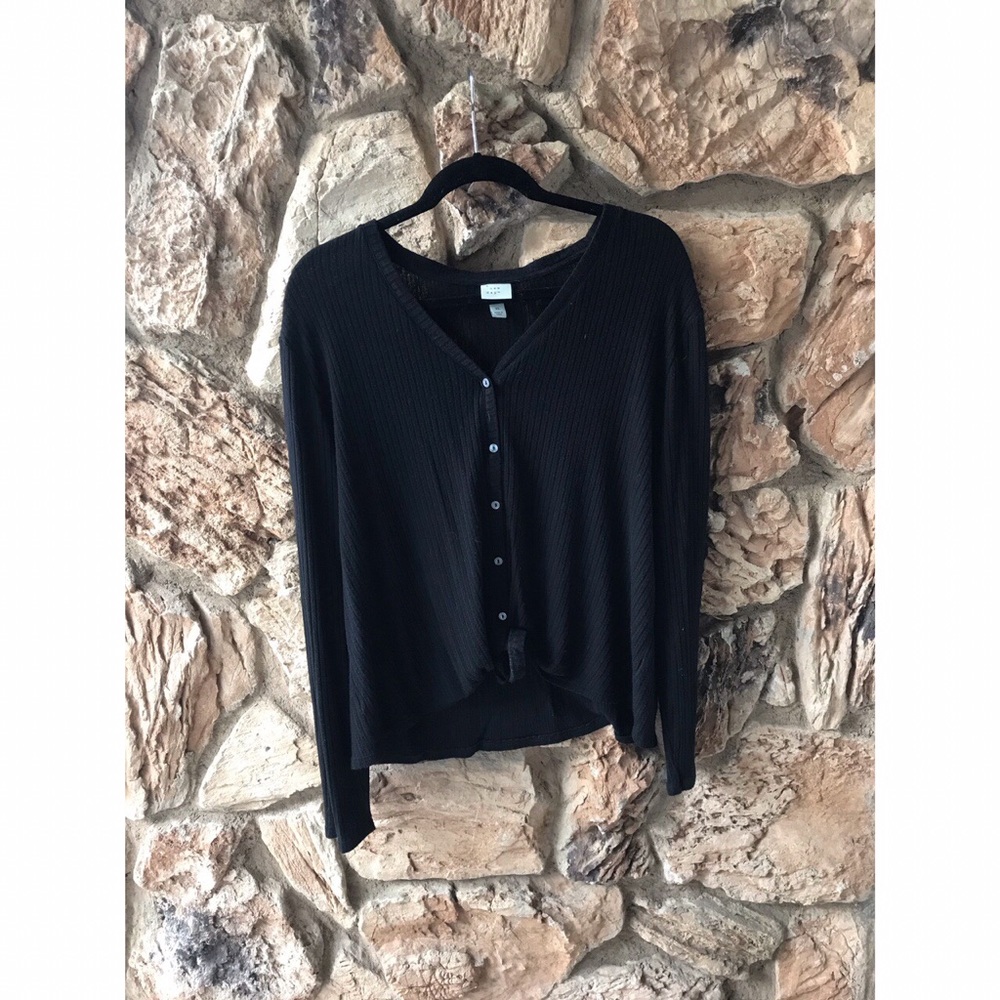 Black Cropped V-Neck Sweater With Tie Front